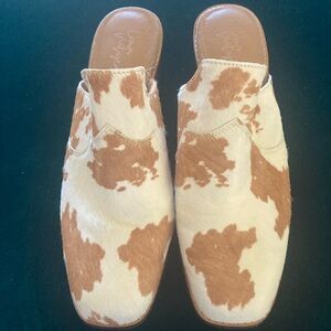 Cow vintage crown fur print slip ons